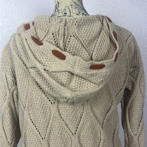 Tan Long Sweater - Picture 5 of 6
